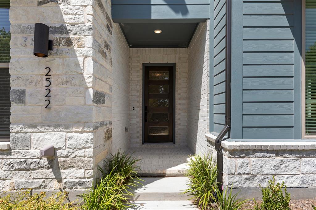 2522 Campden Mews
