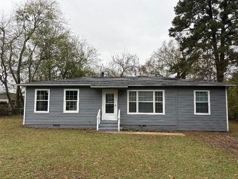 Photo of 101 Bell Street, Hallsville, TX 75650 (MLS # 21167287)