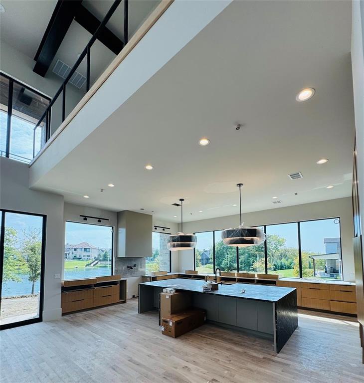 207 Sunset Point Trail