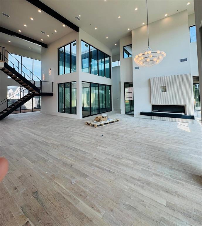 207 Sunset Point Trail