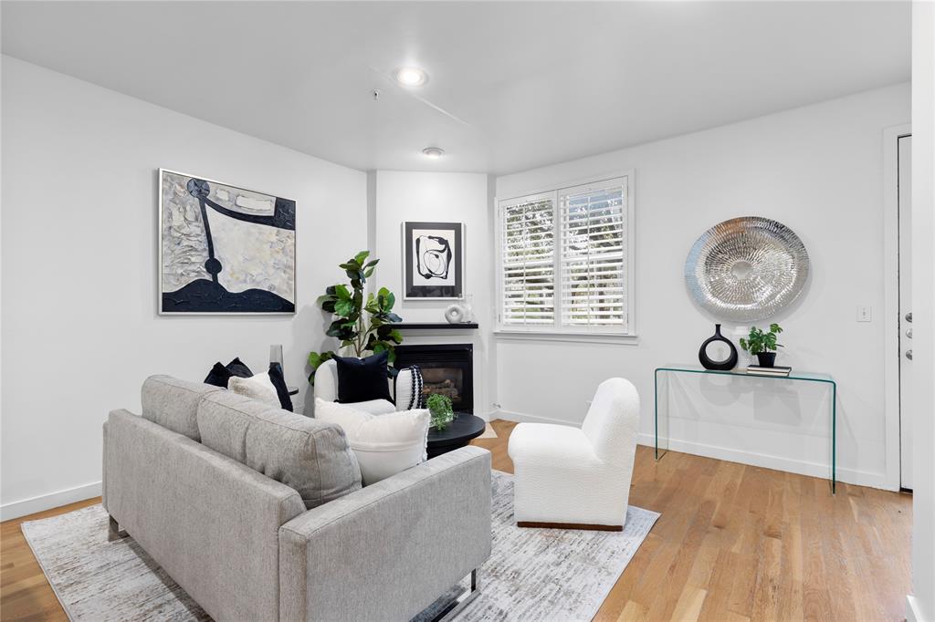 3922 Gilbert Avenue 115