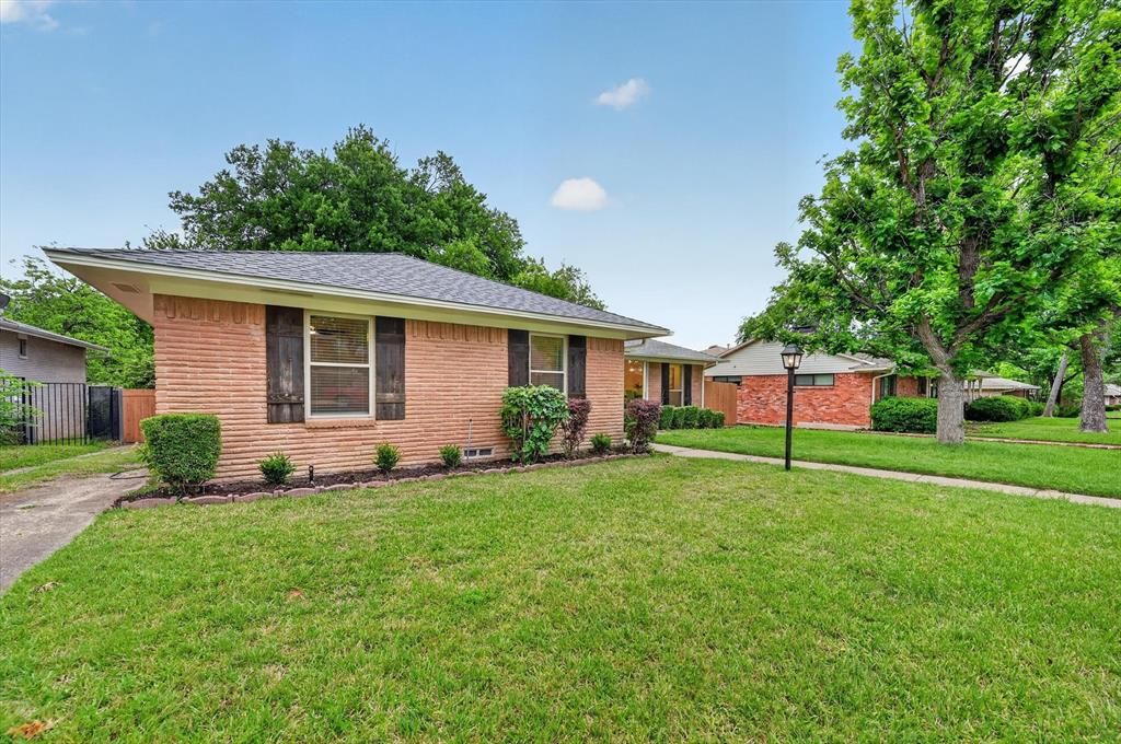 Photo of 604 Cliffside Drive, Richardson, TX 75080 (MLS # 21250245)