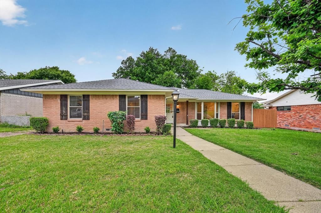 Photo of 604 Cliffside Drive, Richardson, TX 75080 (MLS # 21250245)