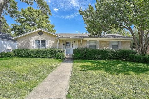 Photo of 1302 Cherokee Drive, Richardson, TX 75080 (MLS # 21238852)