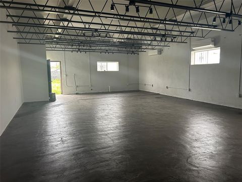 Photo of 3020 Navaro Street, Dallas, TX 75212 (MLS # 21251492)