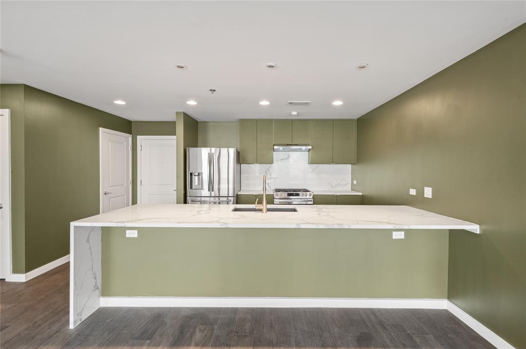 1200 Main Street 909