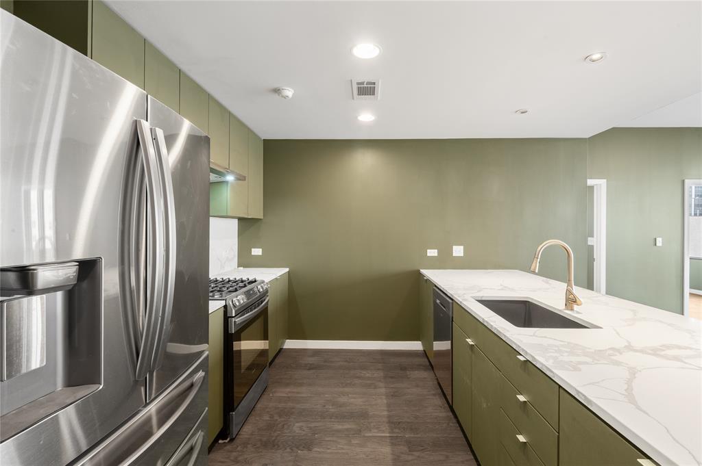 1200 Main Street 909