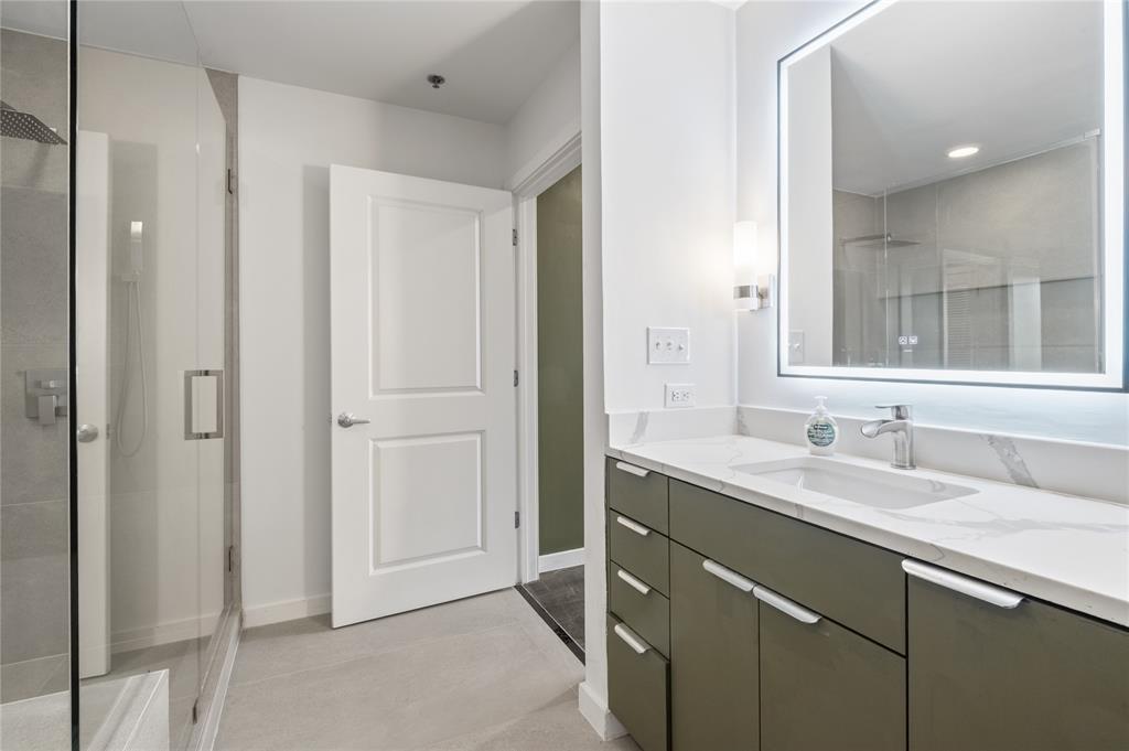 Metropolitan 1200 Main St Condo - Residential