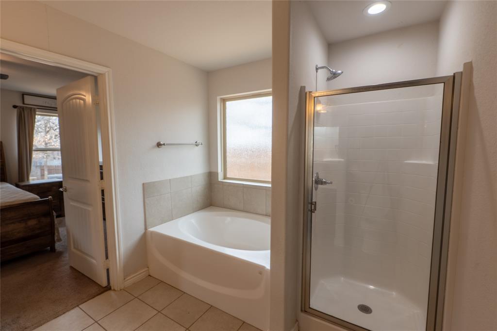 RUNAWAY BAY UNIT 6 - Residential