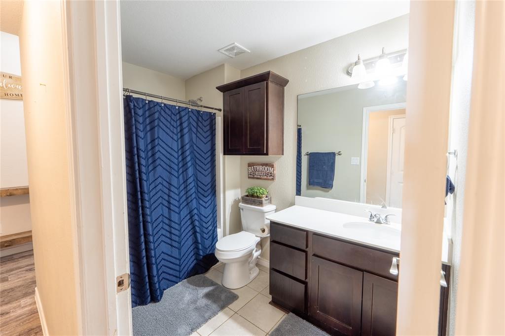 RUNAWAY BAY UNIT 6 - Residential