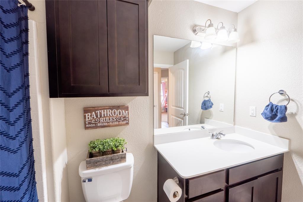 RUNAWAY BAY UNIT 6 - Residential