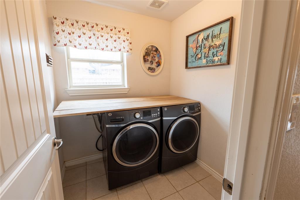 RUNAWAY BAY UNIT 6 - Residential