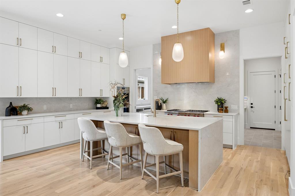 225 Metairie Lane
