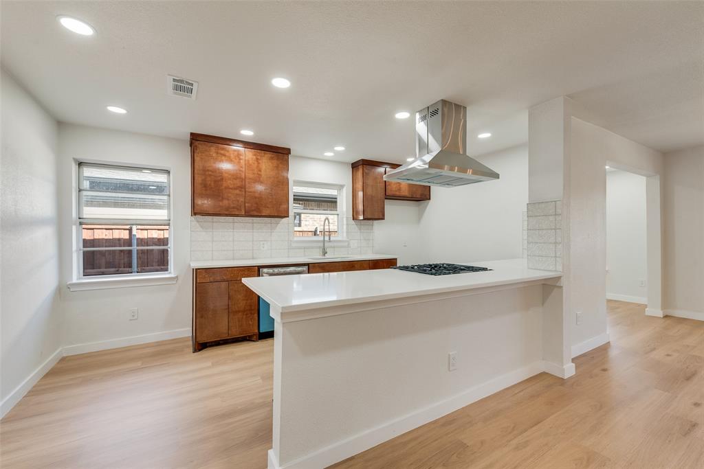 3021 El Tovar Avenue