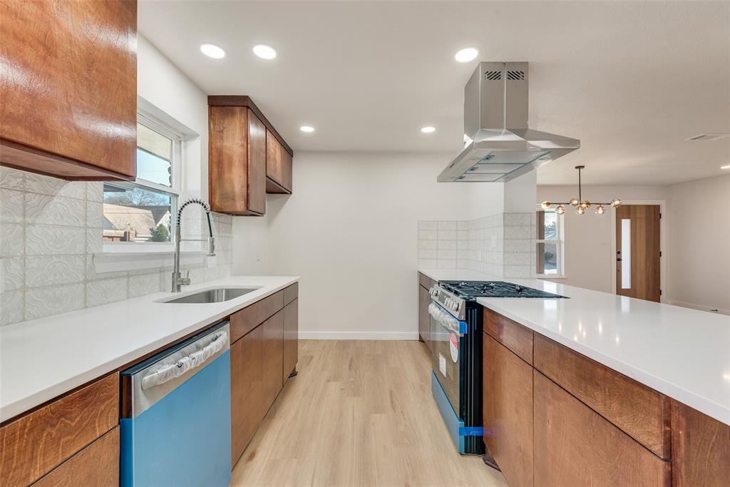 3021 El Tovar Avenue