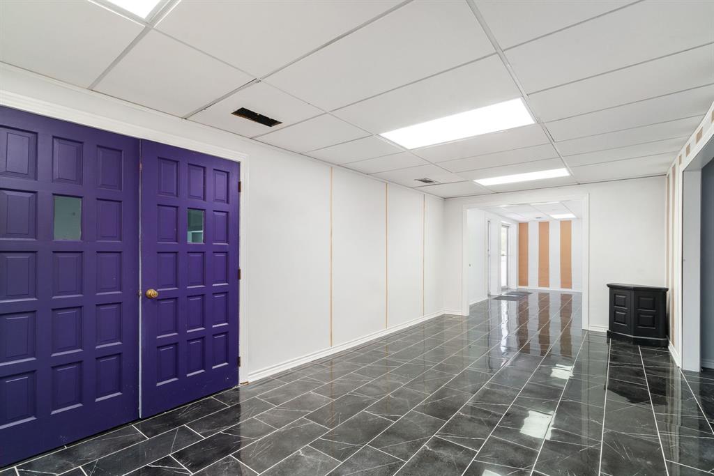 200 E Carr Lane