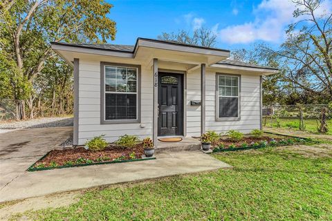 618 Pine Street Bonham TX 75418