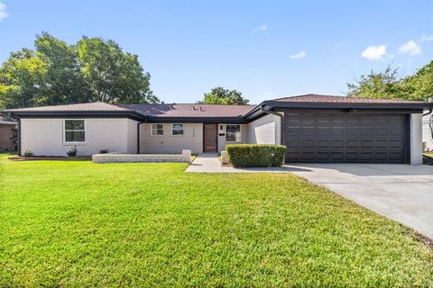 729 Finland Street Grand Prairie TX 75050