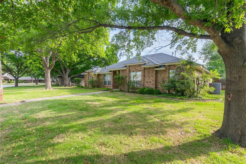 2501 Crestline Drive