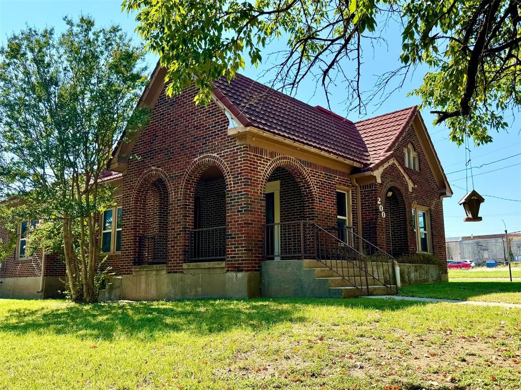 200 E Tarrant Street