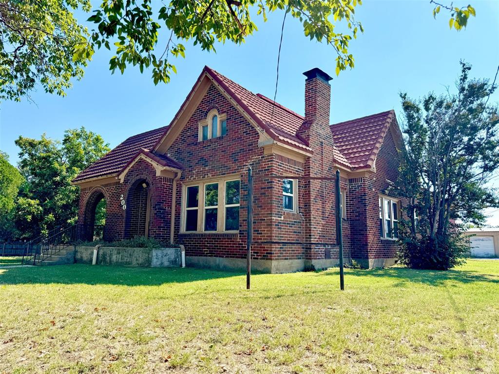 200 E Tarrant Street