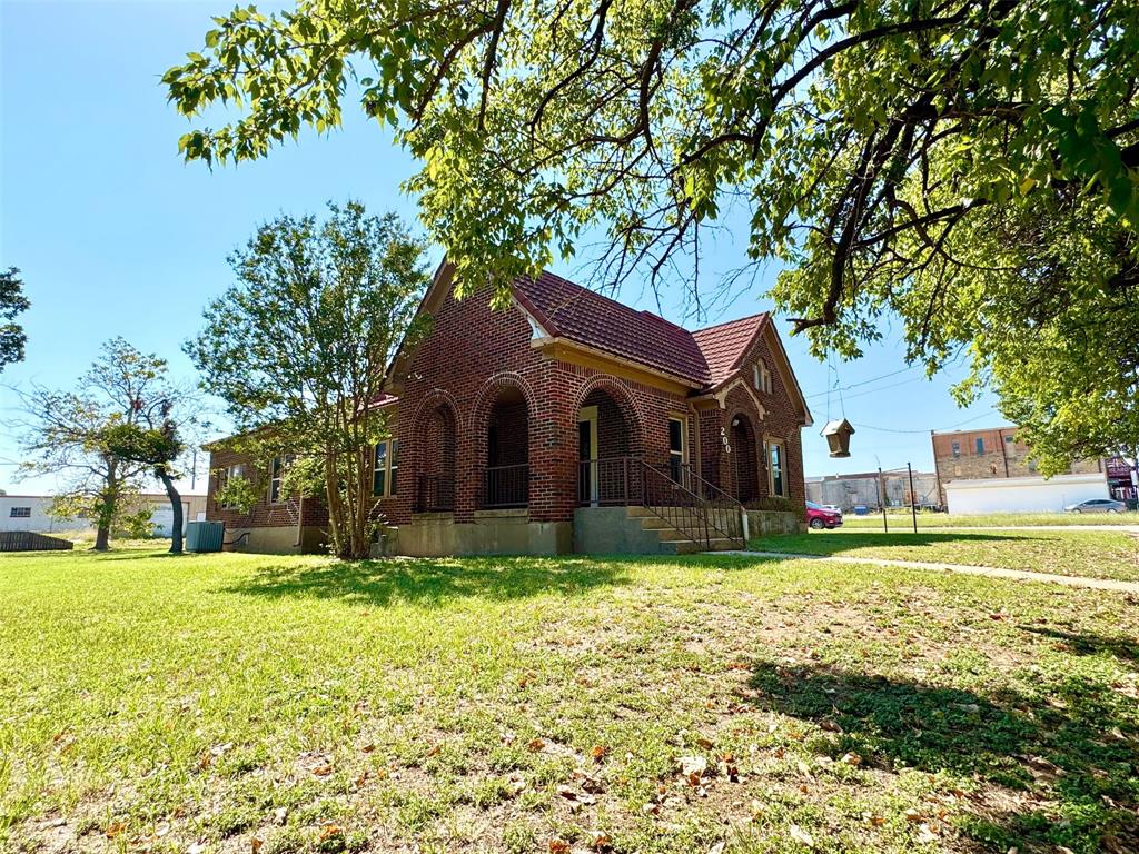 200 E Tarrant Street