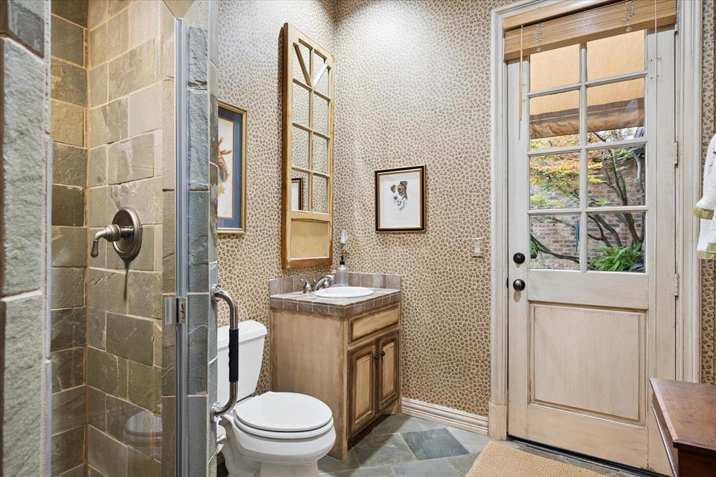The Lakes On Legacy Drive Ph 2 The - Residential