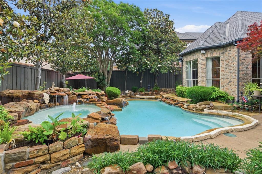 The Lakes On Legacy Drive Ph 2 The - Residential
