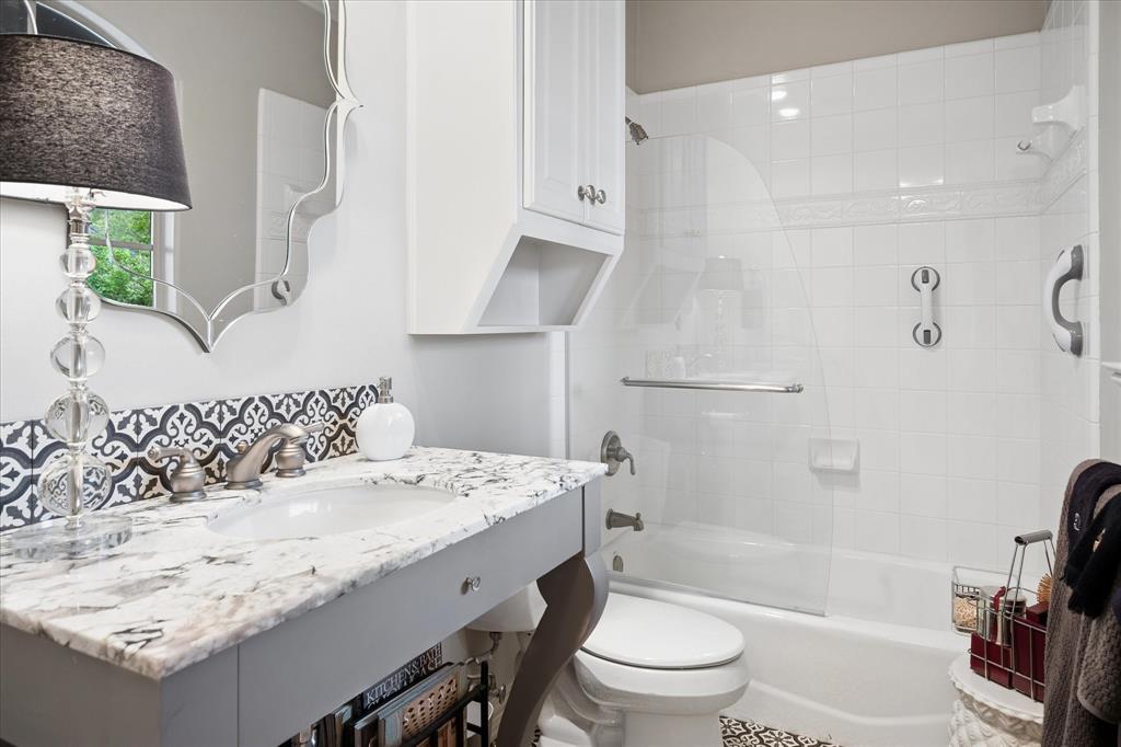 The Lakes On Legacy Drive Ph 2 The - Residential