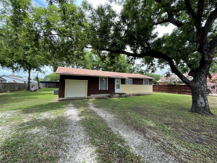 Photo 1 of 23 — 204 E 6th Street, Tolar, TX 76476