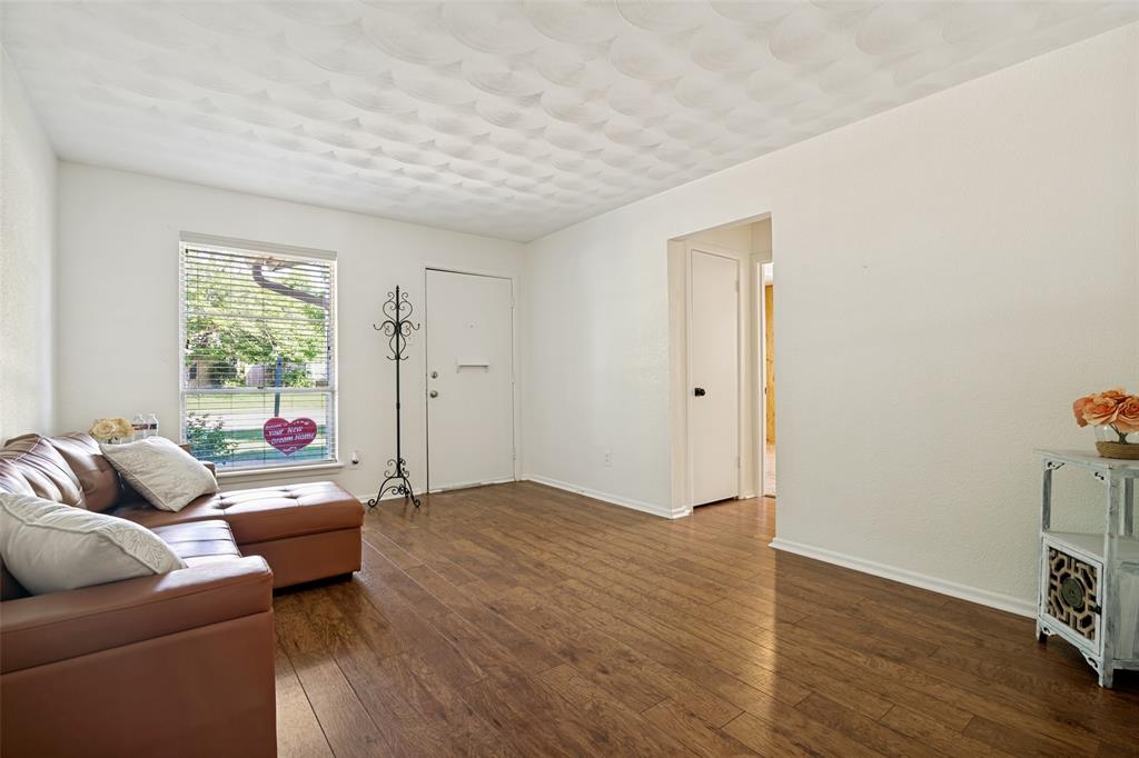 2510 Larchmont Drive