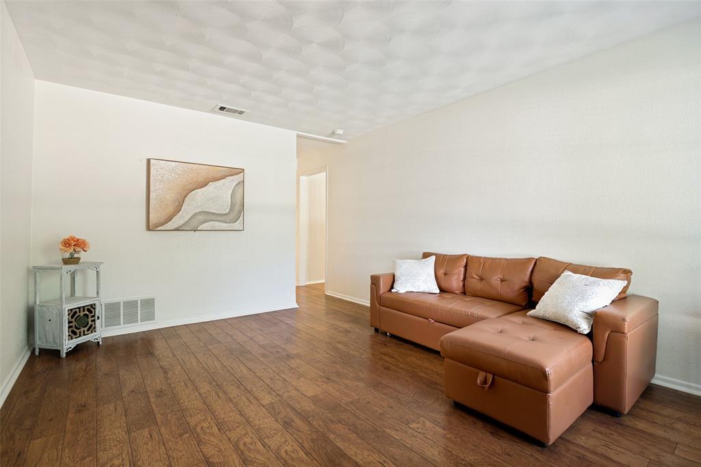 2510 Larchmont Drive
