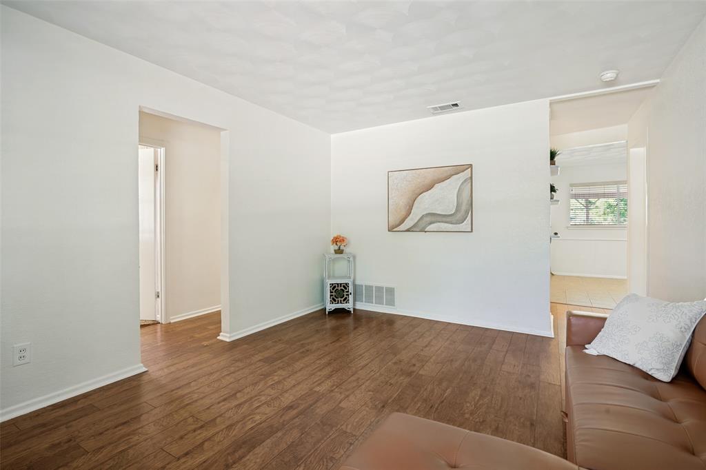 2510 Larchmont Drive