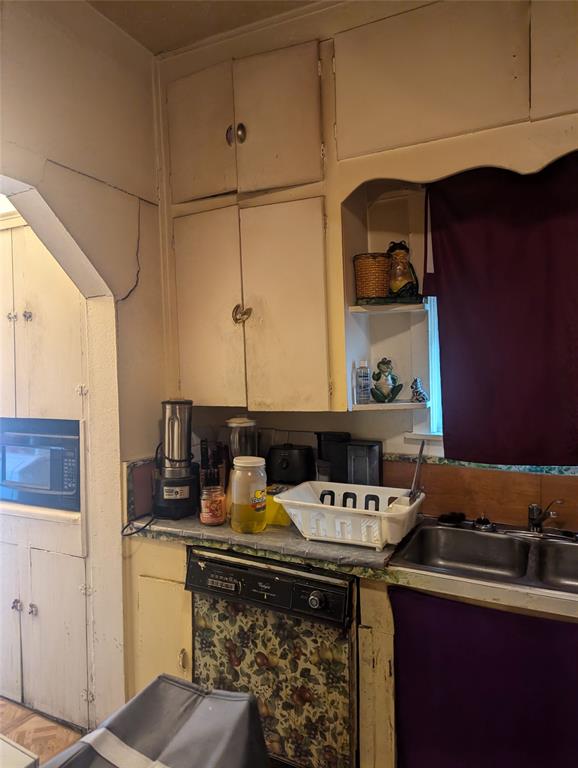 Dallas, Texas 75215, United States, 3 Bedrooms Bedrooms, ,2 BathroomsBathrooms,Residential,Pending,110816