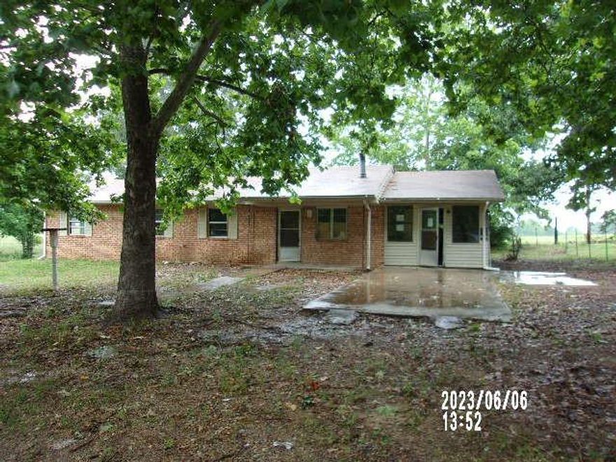 Secluded 3 bedroom brick home in small neighborhood near Rattan OK. This home sits on one acre and offers a 30x40 metal workshop. The interior has 2 living areas and a kitchen and dining combo. This home is ready for your ideas. This home is centrally located between Antlers and Broken Bow. OK. Come take a look.