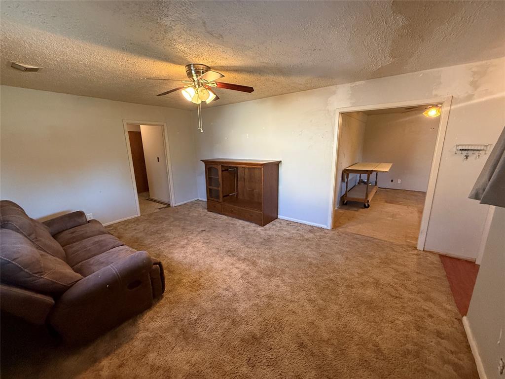 1381 Hillcrest Drive