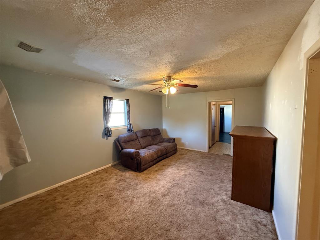 1381 Hillcrest Drive