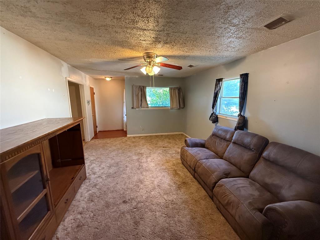 1381 Hillcrest Drive