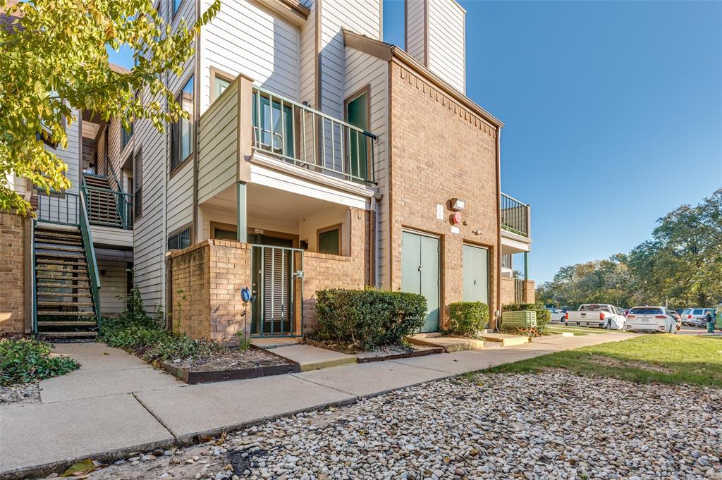 Arlington Oaks Condo - Residential
