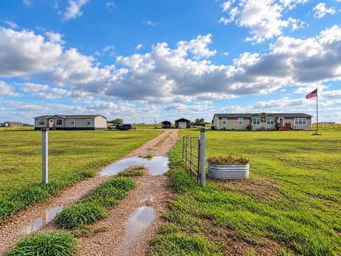 Photo of 8832 N US Highway 69, Celeste, TX 75423 (MLS # 21401754)