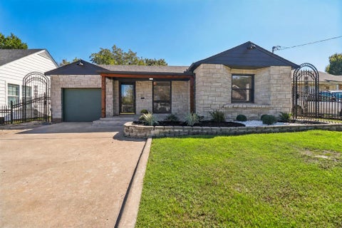 Photo of 614 Marshalldell Avenue, Dallas, TX 75211 (MLS # 21420246)