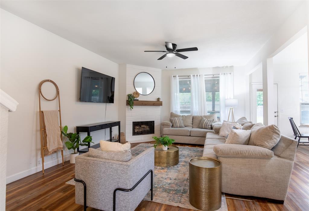 702 River Oak Way