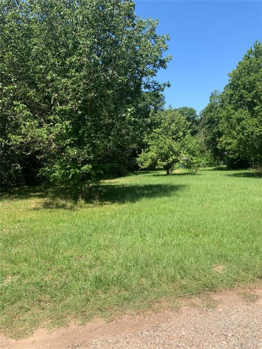 Gorgeous lots In Lakeview Addition at Lake Tawakoni! Build your dream home here! Tons of trees! 3 lots are .27 of an acre each , for a total of  .81 0f an acre! Close to the Lake Tawakoni State Park, which offers camping, fishing, swimming & hiking! Trinity Valley Electric and Combined Consumers Water Supply service the area. Wills Point ISD. Lakeview has restrictions against mobile homes and other deed restrictions.
*It is Buyer's Agent responsibility to verify all data and information and to du the due diligence on this property.