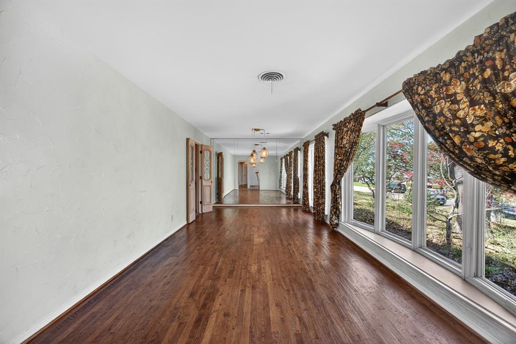 9846 Crestwick Drive