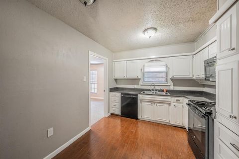 Tiny photo for 1700 Brookhaven Street, Cleburne, TX 76033 (MLS # 21101486)