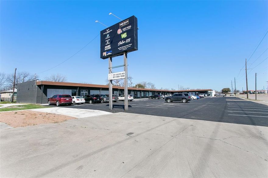 Highly visible endcap space available with large windows and the multiple suite layout allows maximum flexibility for any type of business. Ample parking and the only space not currently occupied in this center.

Utilities and signage are at the expense of the tenant.