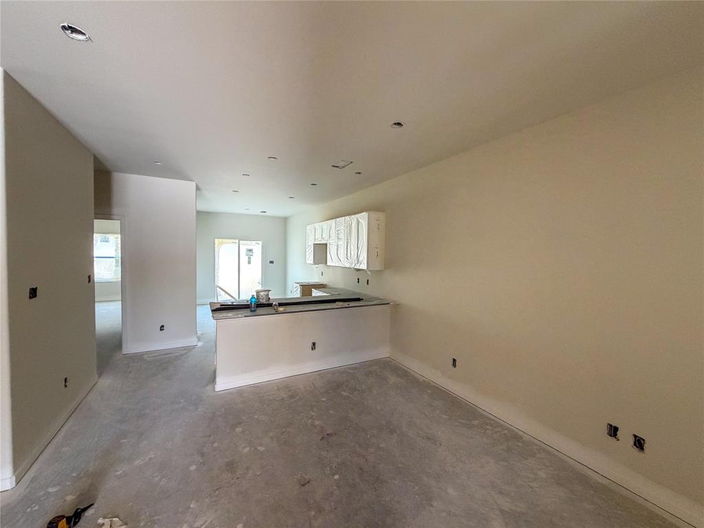 411/ 413 W Dulin Street