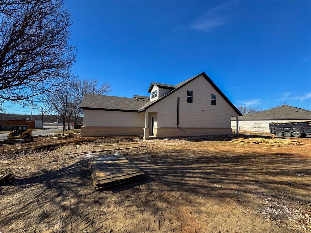 411/ 413 W Dulin Street