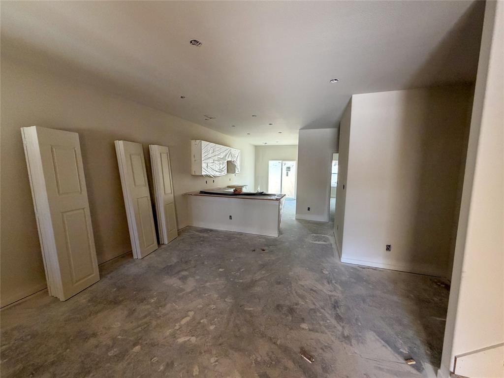 411/ 413 W Dulin Street