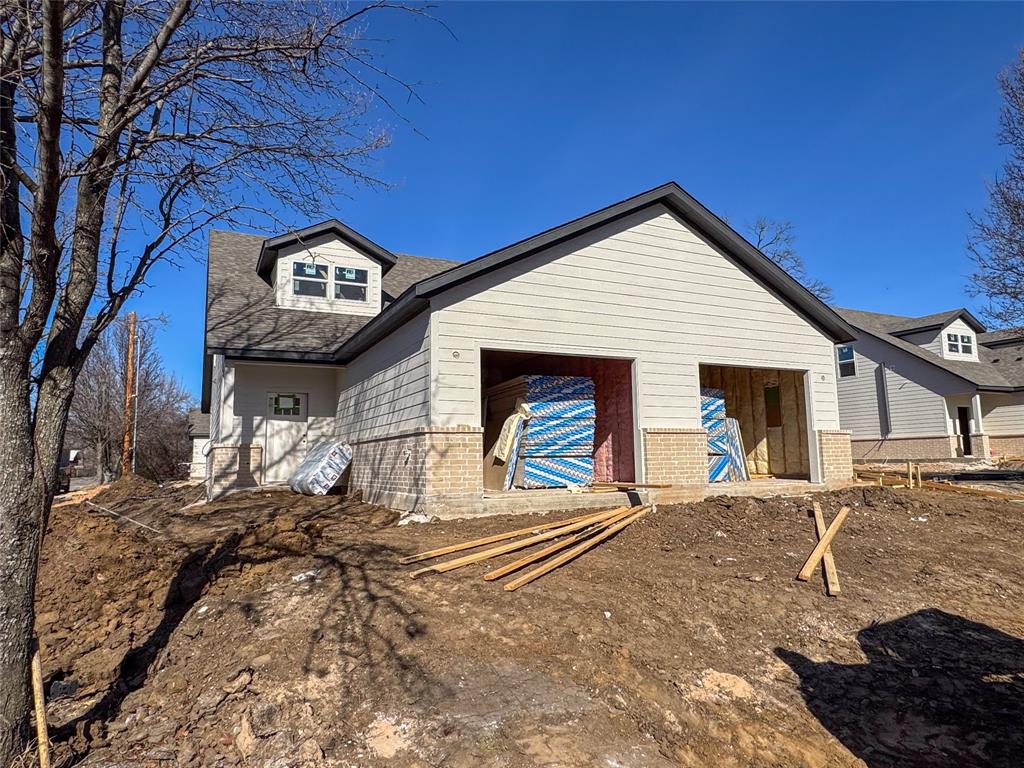 411/ 413 W Dulin Street